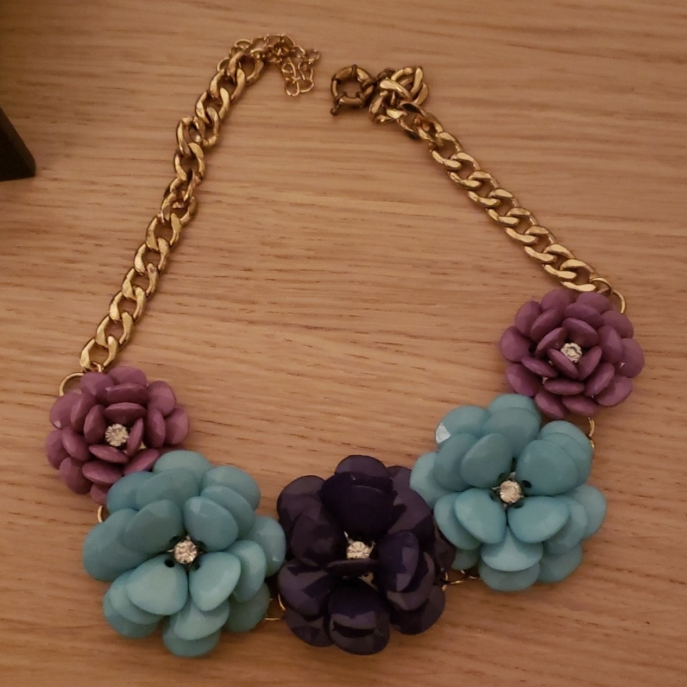 Pretty statement necklace